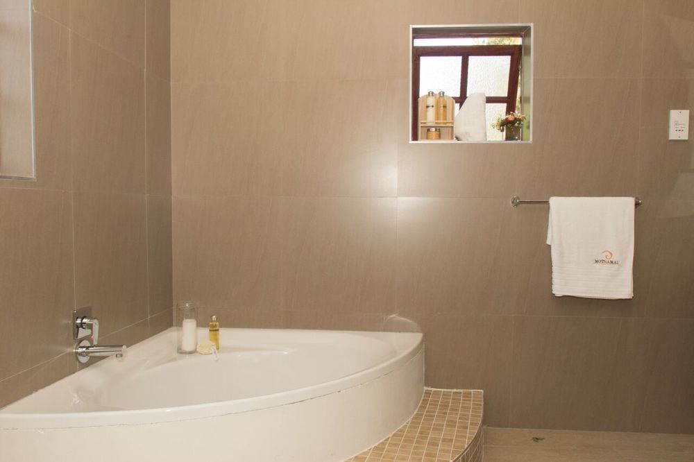 Motsamai Guest Lodge 布拉瓦约 外观 照片